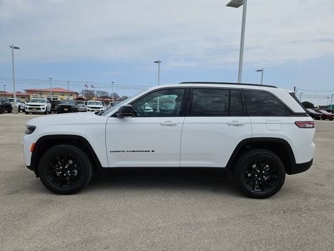 New 2026 Jeep Grand Cherokee Altitude RWD image 6