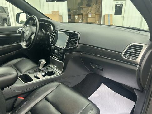 Used 2020 Jeep Grand Cherokee Limited RWD image 12