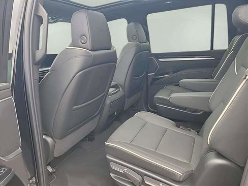 Used 2025 Cadillac Escalade ESV Sport AWD/4WD image 18