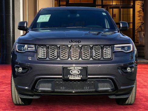 Used 2021 Jeep Grand Cherokee Laredo X image 3