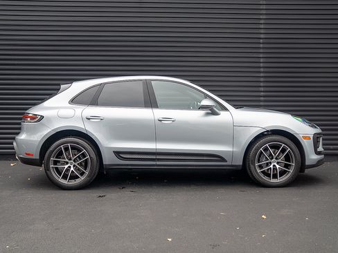 Used 2026 Porsche Macan AWD/4WD image 27