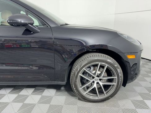 Certified 2026 Porsche Macan AWD/4WD image 12