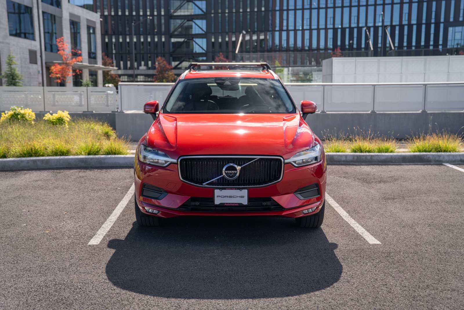 Used 2018 Volvo XC60 T6 Momentum w/ Convenience Package AWD/4WD image 6