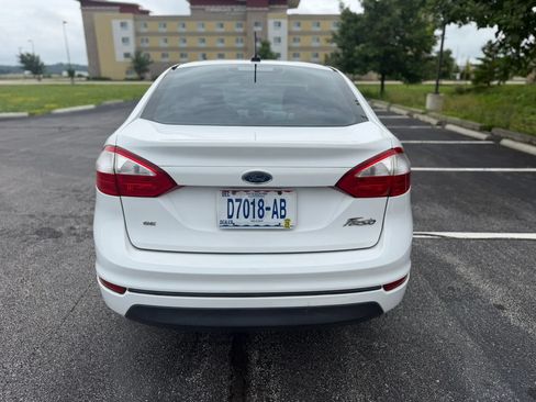 Used 2016 Ford Fiesta SE FWD image 4