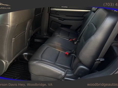Used 2018 Ford Explorer XLT w/ Equipment Group 202A image 13