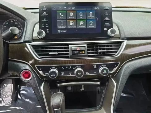 Used 2018 Honda Accord EX image 11