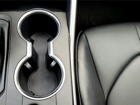 Certified 2022 Toyota Highlander XLE image 44