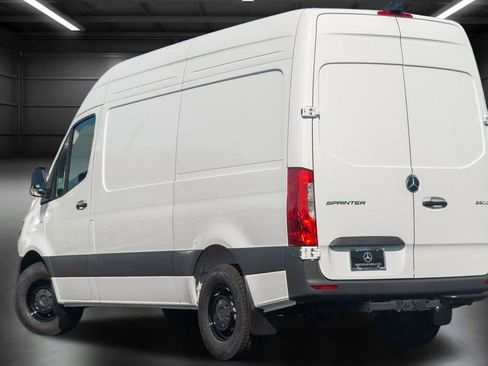 Used 2024 Mercedes-Benz Sprinter 144 Cargo image 9