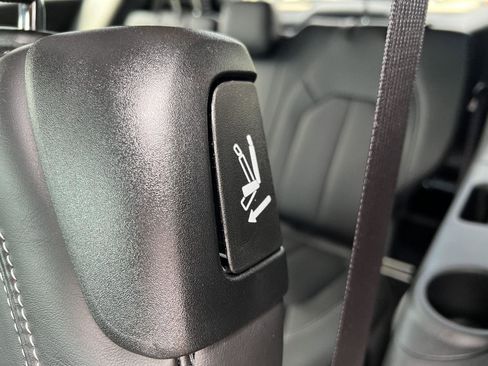 Used 2026 Chrysler Pacifica Select AWD/4WD image 46