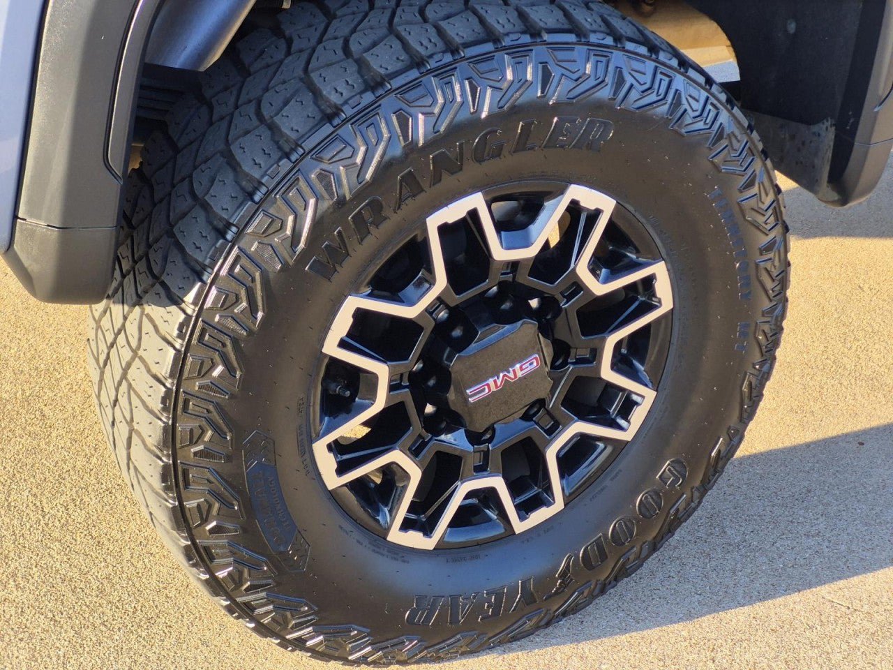Certified 2025 GMC Sierra 2500 AT4X AWD/4WD image 7