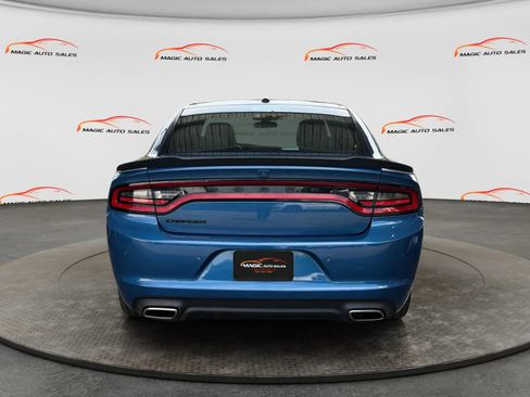 Used 2021 Dodge Charger SXT w/ Blacktop Package RWD image 9