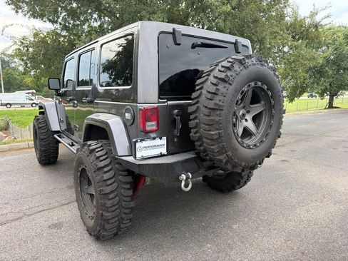 Used 2017 Jeep Wrangler Unlimited Rubicon w/ Cold Weather Group AWD/4WD image 7
