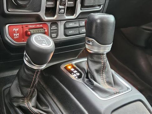 Used 2023 Jeep Gladiator Rubicon w/ LED Lighting Group AWD/4WD image 10