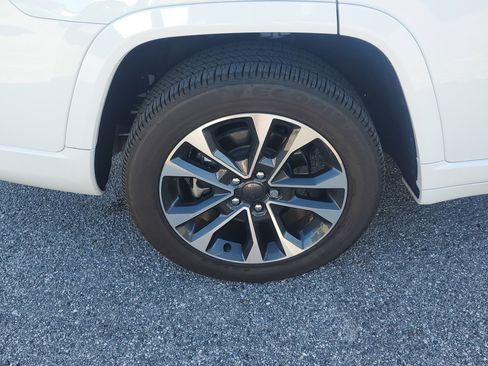 Used 2025 Jeep Grand Cherokee L Overland w/ Luxury Tech Group IV image 7