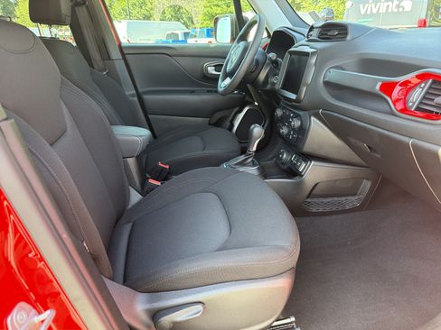 Used 2023 Jeep Renegade Latitude AWD/4WD image 16
