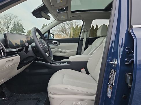 Certified 2025 Kia Sorento S w/ Panoramic Sunroof Package image 15