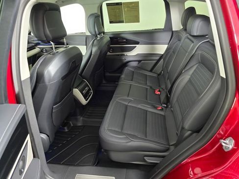 Used 2025 Lincoln Nautilus Reserve image 16