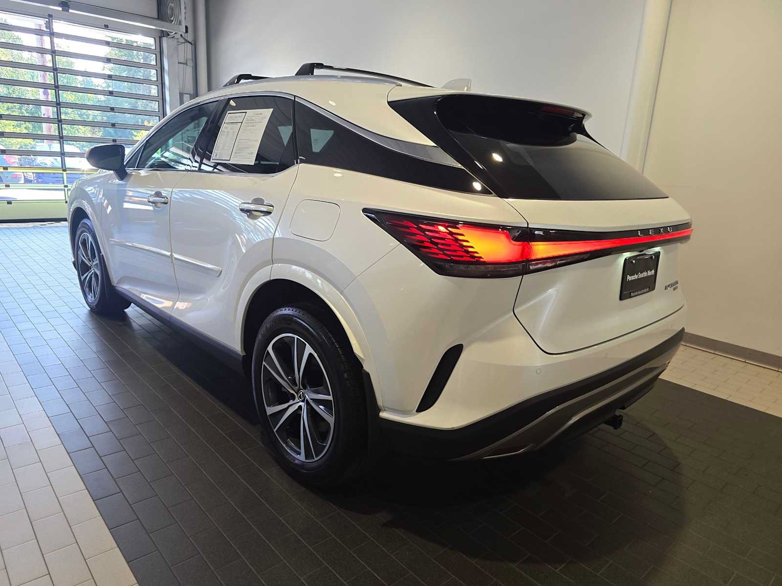 Used 2024 Lexus RX 350h w/ Convenience Package AWD/4WD image 3