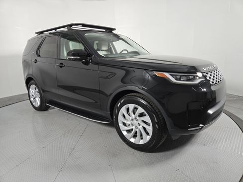 Used 2025 Land Rover Discovery S image 17