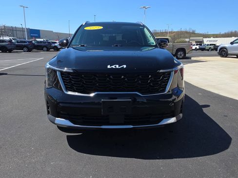Used 2024 Kia Sorento S image 2