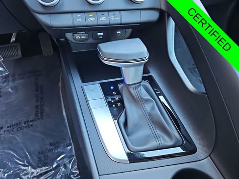 Used 2025 Hyundai Elantra SE image 21