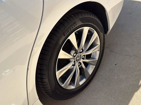 Used 2015 Toyota Camry XLE image 23