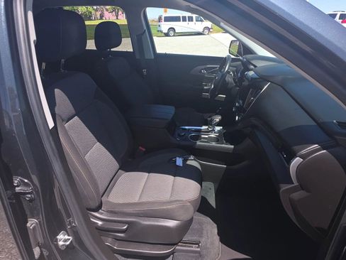 Used 2021 Chevrolet Traverse LT FWD image 10