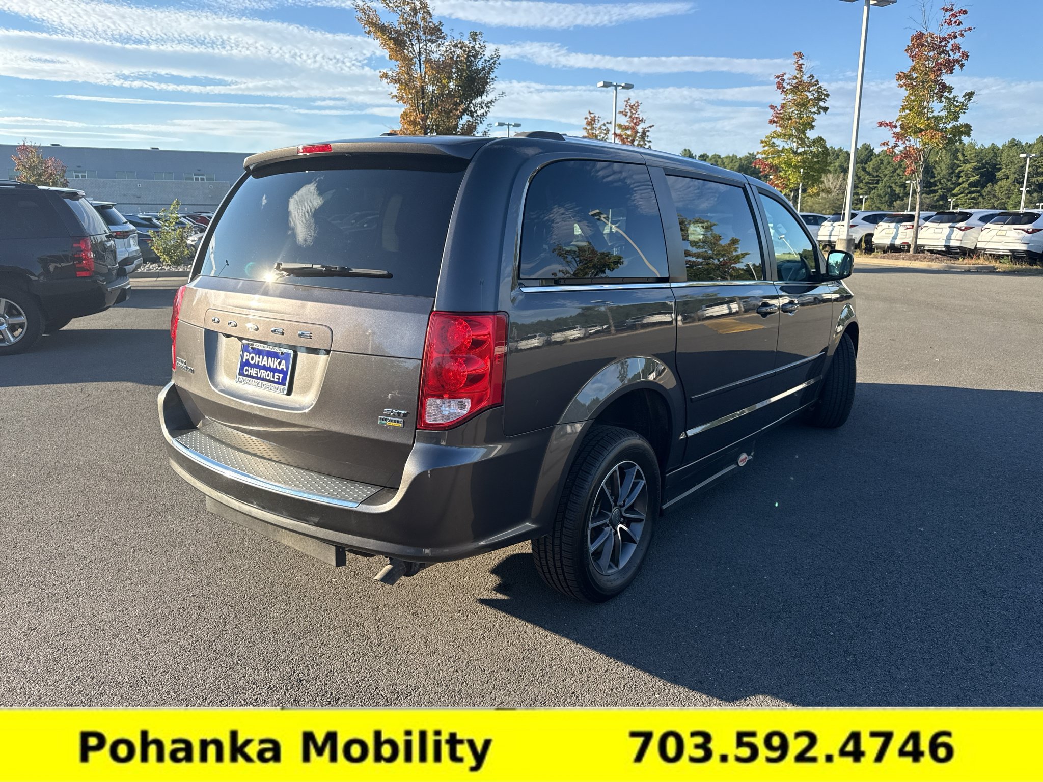 Used 2017 Dodge Grand Caravan SXT FWD image 34