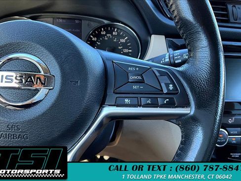Used 2018 Nissan Rogue SV w/ Premium Package image 19
