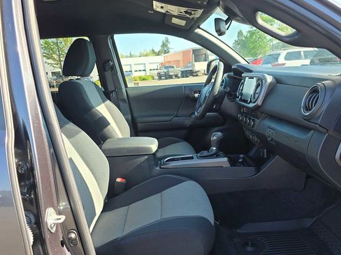 Certified 2023 Toyota Tacoma TRD Off-Road w/ Technology Package AWD/4WD image 11