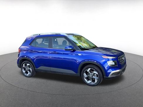 Used 2026 Hyundai Venue SEL FWD image 2
