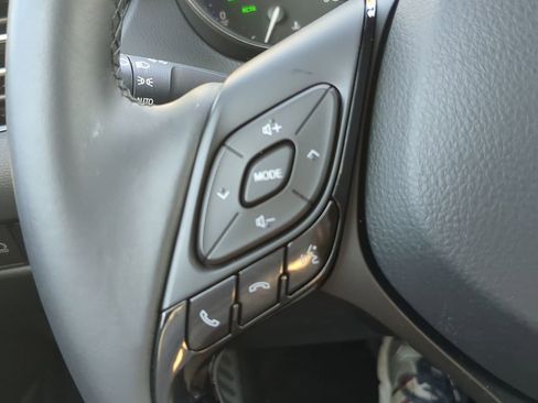 Used 2019 Toyota C-HR XLE image 31