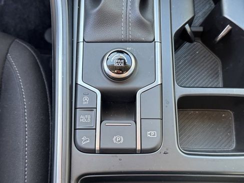 Used 2025 Kia Sorento LX image 26