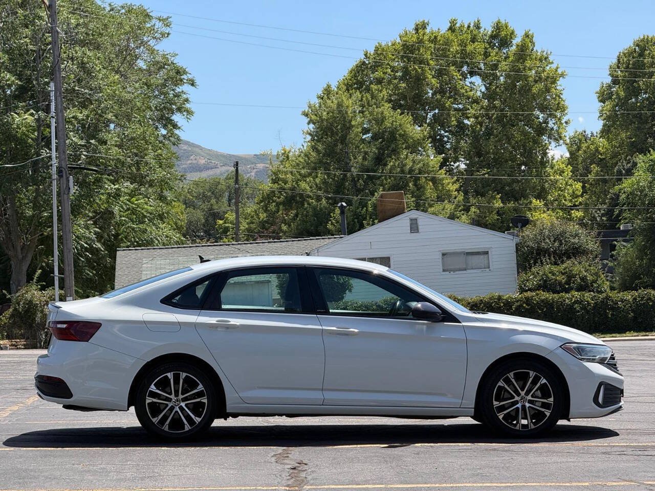 Used 2023 Volkswagen Jetta Sport FWD image 6