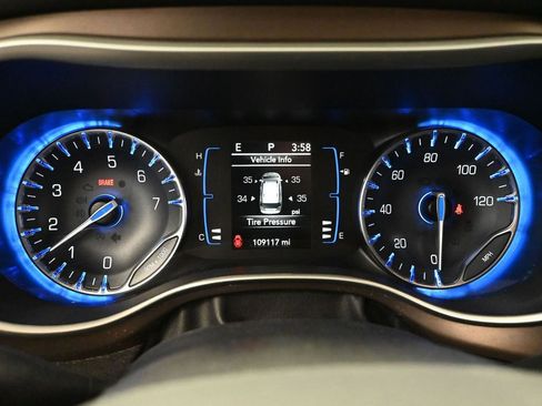 Used 2021 Chrysler Voyager LX image 29