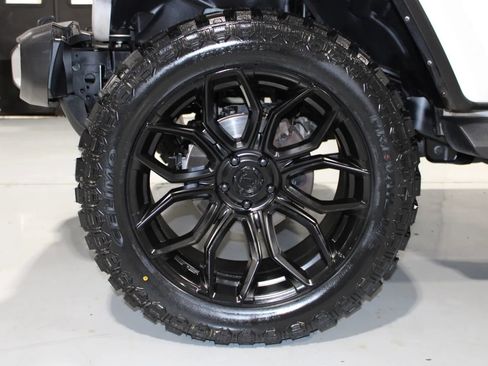 Used 2021 Jeep Wrangler Unlimited Sahara AWD/4WD image 24