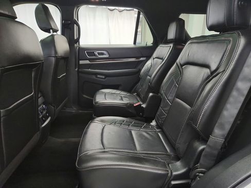 Used 2018 Ford Explorer Platinum AWD/4WD image 25