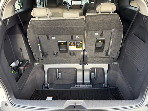 Used 2025 Toyota Sienna XLE image 18