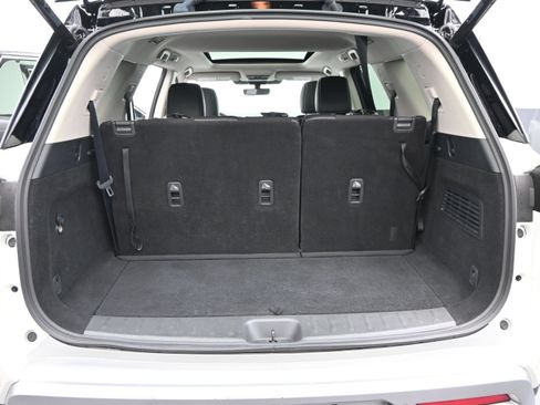 Used 2024 Nissan Pathfinder SL w/ SL Premium Package FWD image 18