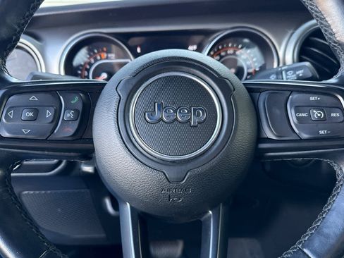 Used 2021 Jeep Gladiator Sport image 24