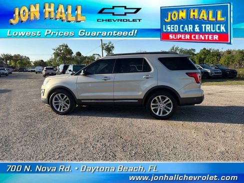 Used 2017 Ford Explorer XLT w/ Equipment Group 202A image 5