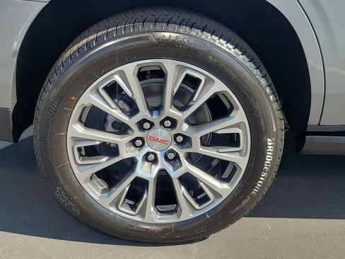 New 2026 GMC Yukon Denali w/ Denali Reserve Package AWD/4WD image 5