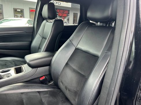 Used 2018 Jeep Grand Cherokee Altitude AWD/4WD image 15