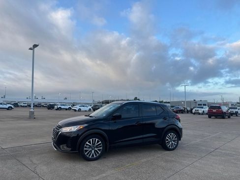 Used 2023 Nissan Kicks SV FWD image 11