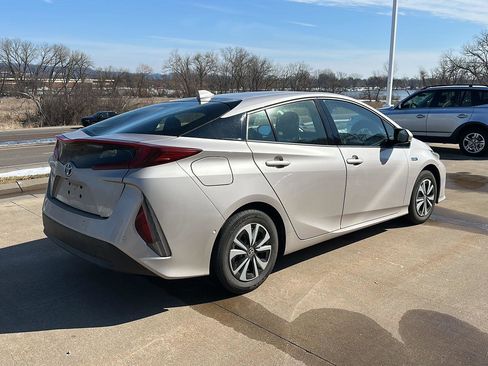 Used 2019 Toyota Prius Prime Advanced image 11