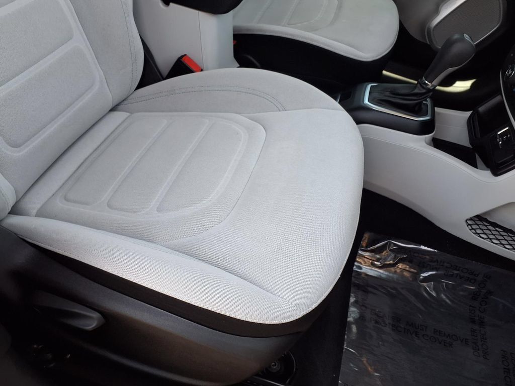 Used 2019 Jeep Renegade Latitude FWD image 17