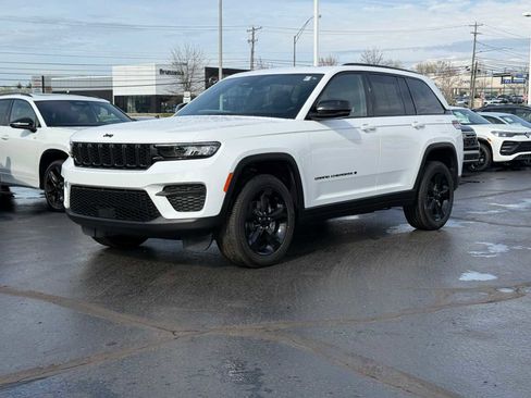 Certified 2023 Jeep Grand Cherokee Altitude image 1