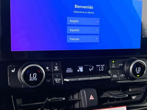 Used 2026 Toyota Highlander XLE AWD/4WD image 26