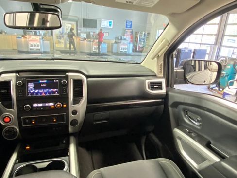 Used 2019 Nissan Titan SV w/ SV Convenience Package AWD/4WD image 28