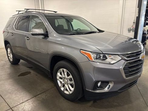 Used 2020 Chevrolet Traverse LT FWD image 3